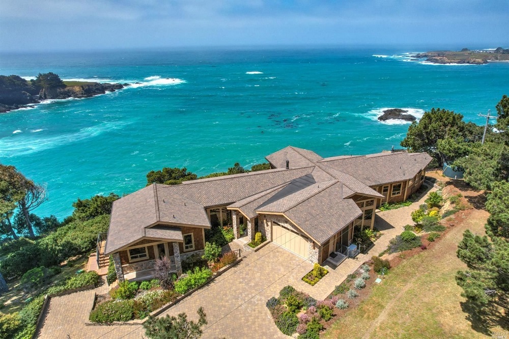 Stones Gate exterior above Mendocino Bay, historical 2021 listing photo